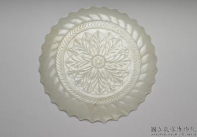 图片[3]-Jade plate with floral rim, India-China Archive